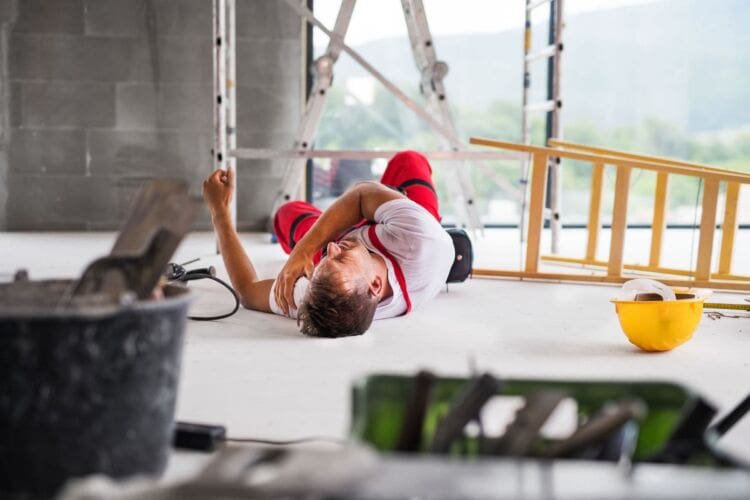 Worker who has injured himself on the job needing to make a RIDDOR report
