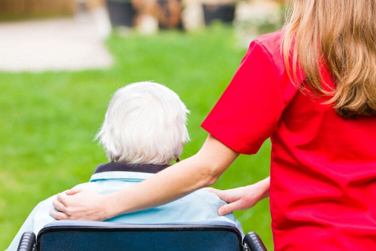 A Guide to Volunteering in a Care Home