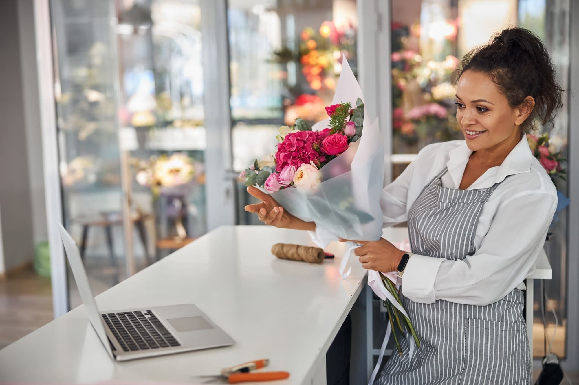 Organising a bouquet of flowers for a special occasion