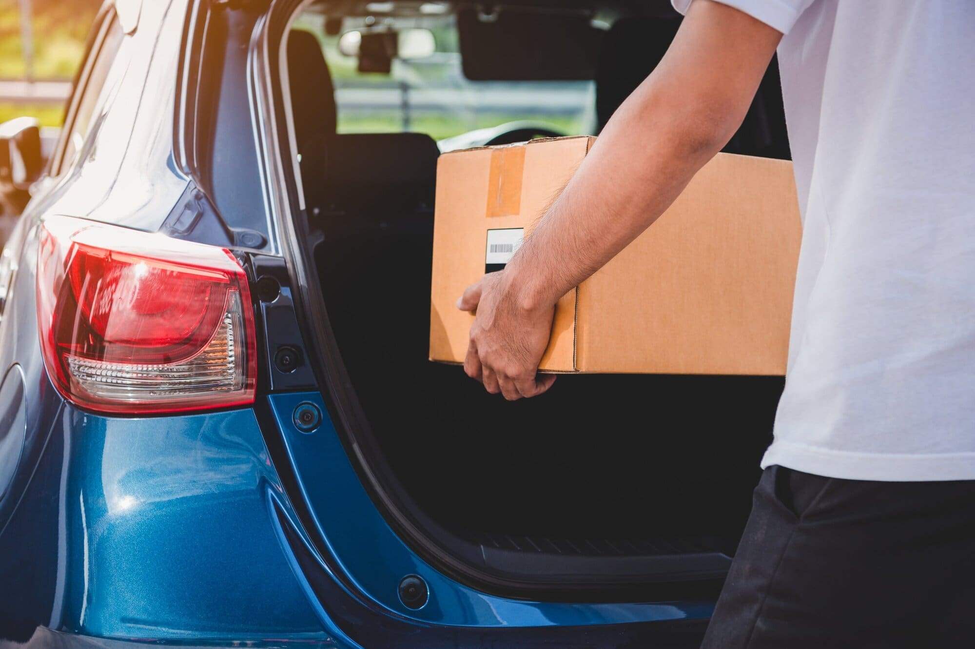 Car courier using own car for deliveries