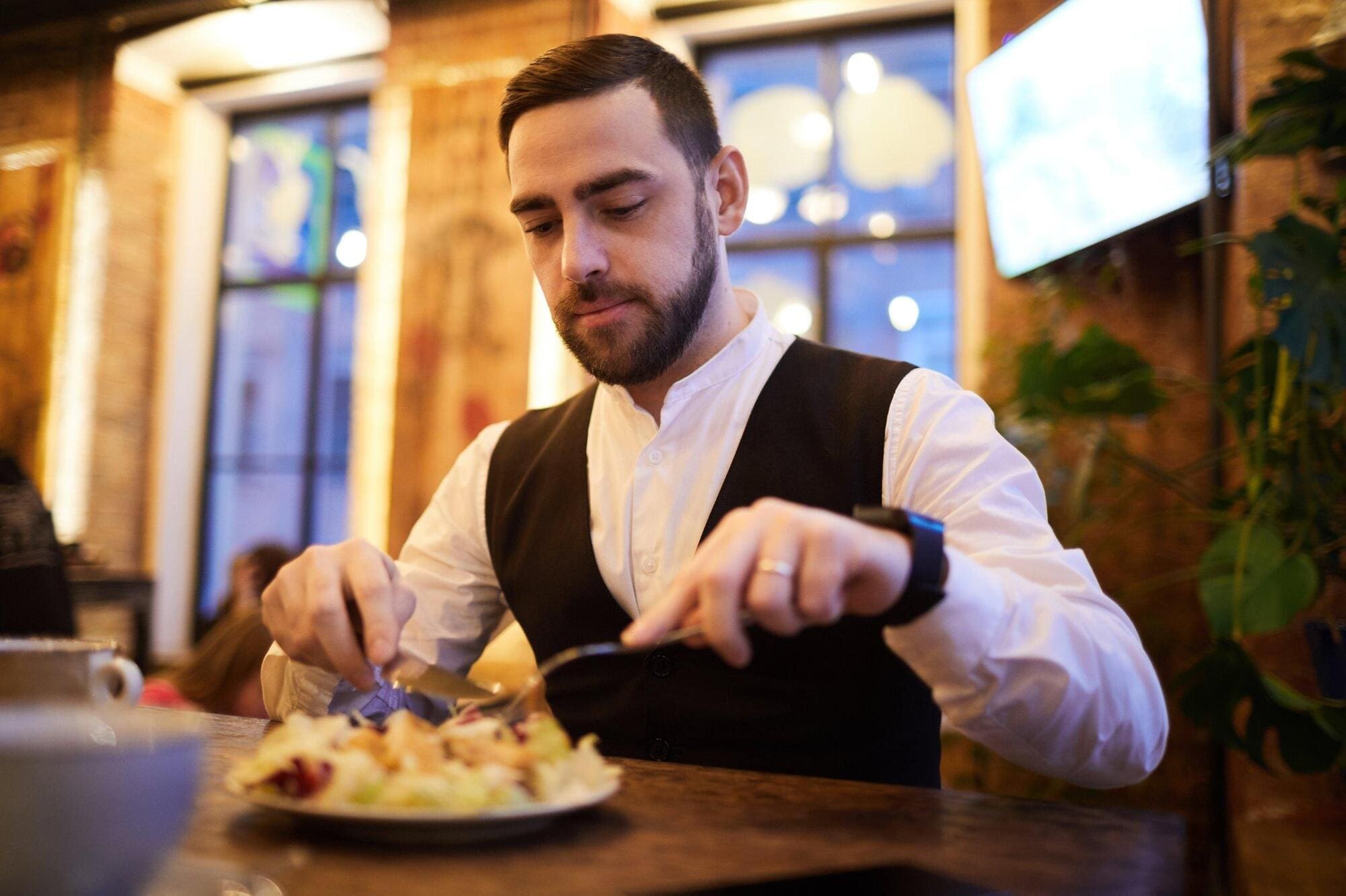 Food critic working in the evening