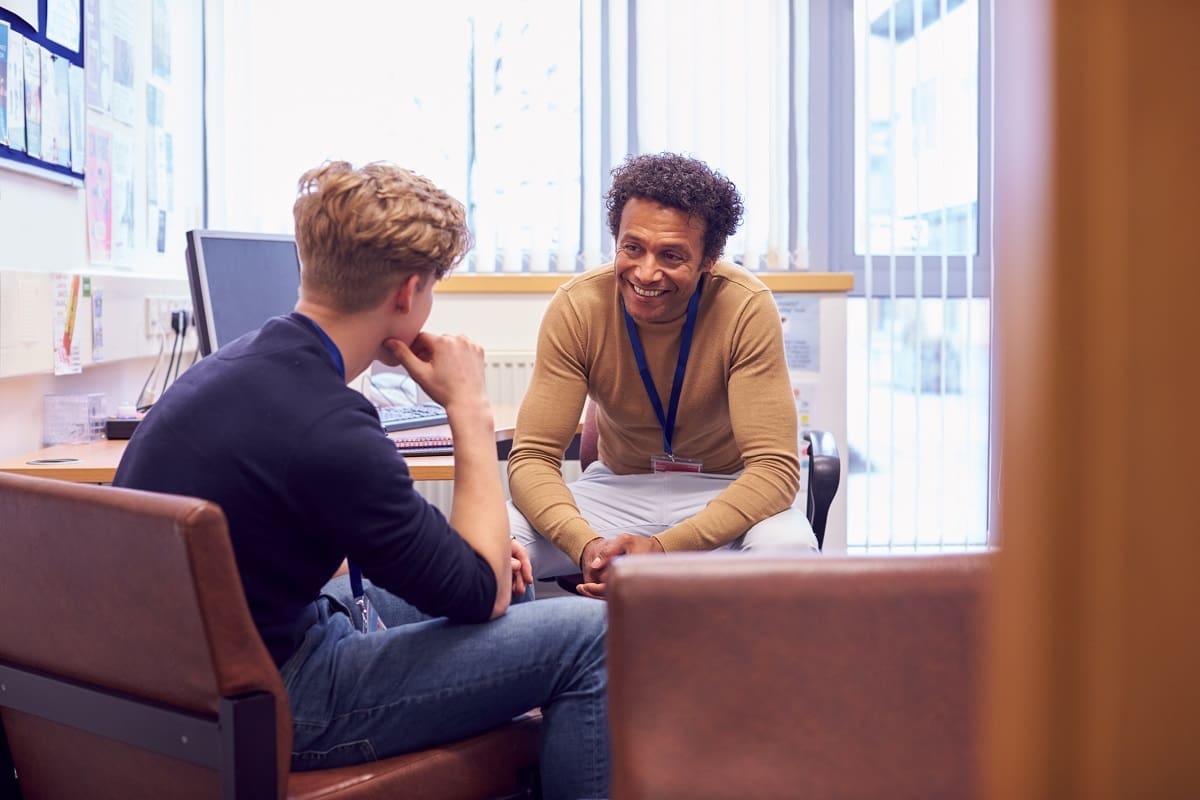 CBT therapist working in school