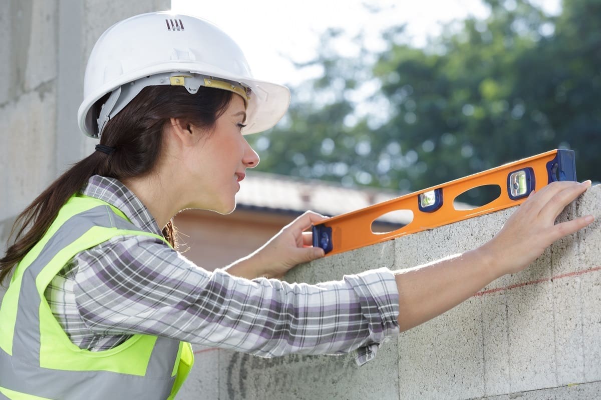 bricklayer earning average salary