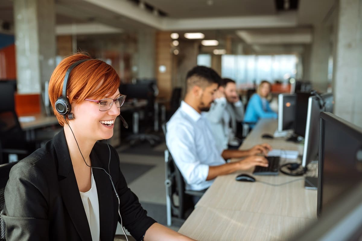 Call centre advisor earning commission