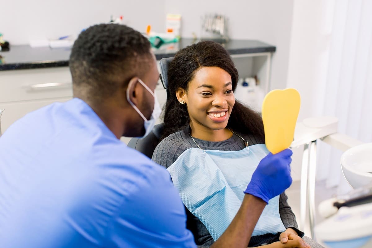 Dental nurse