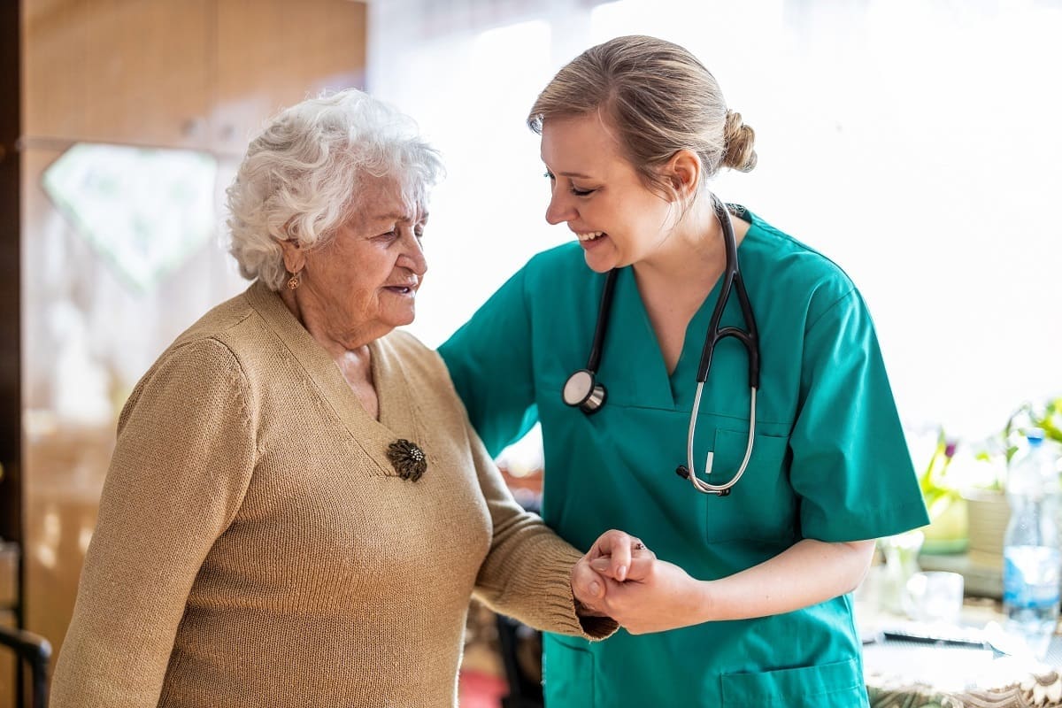 Nurse caring for dementia patient following the mental capacity act