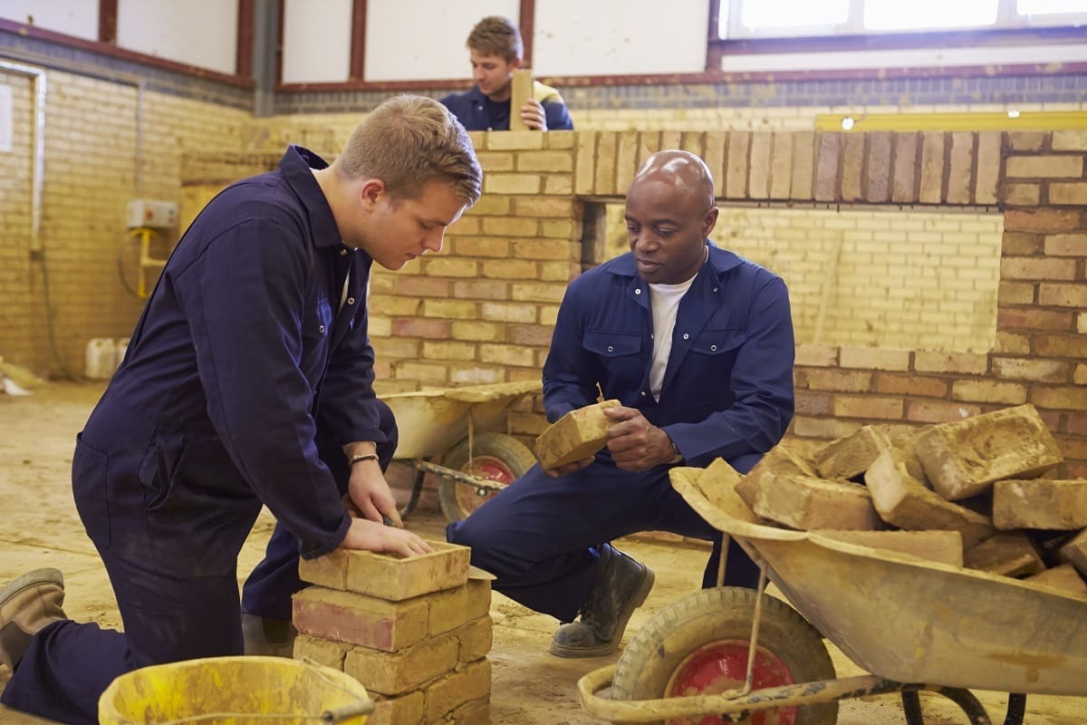 Training course in setting bricks