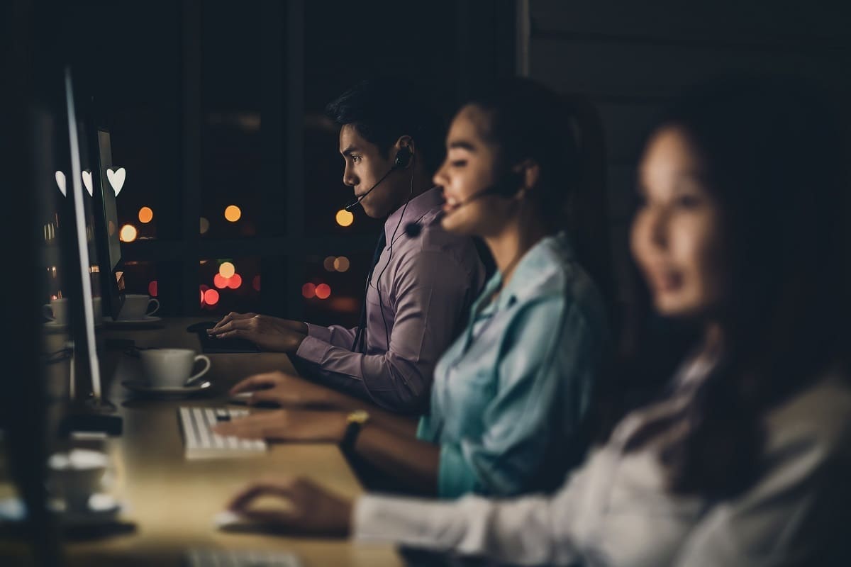 call centre advisor working hours