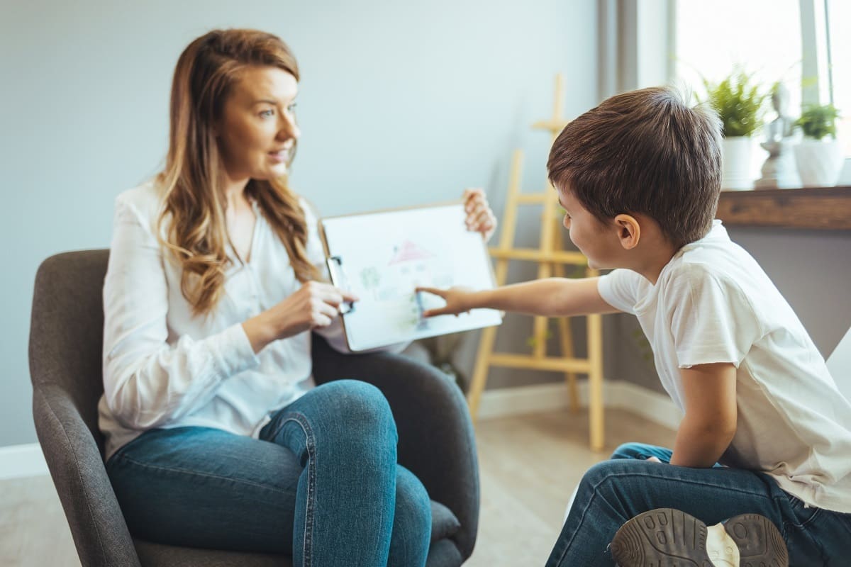 Child support worker following legislation