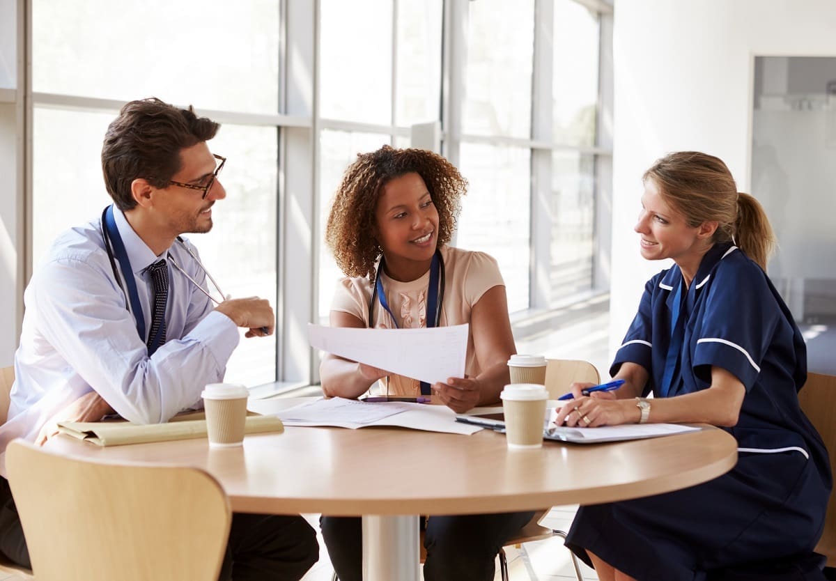 Occupational healthcare worker following legislation