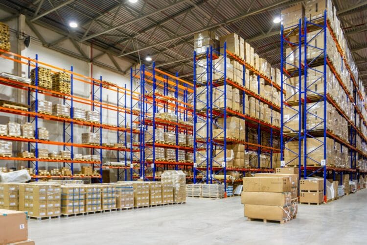 How to Become a Warehouse Operative