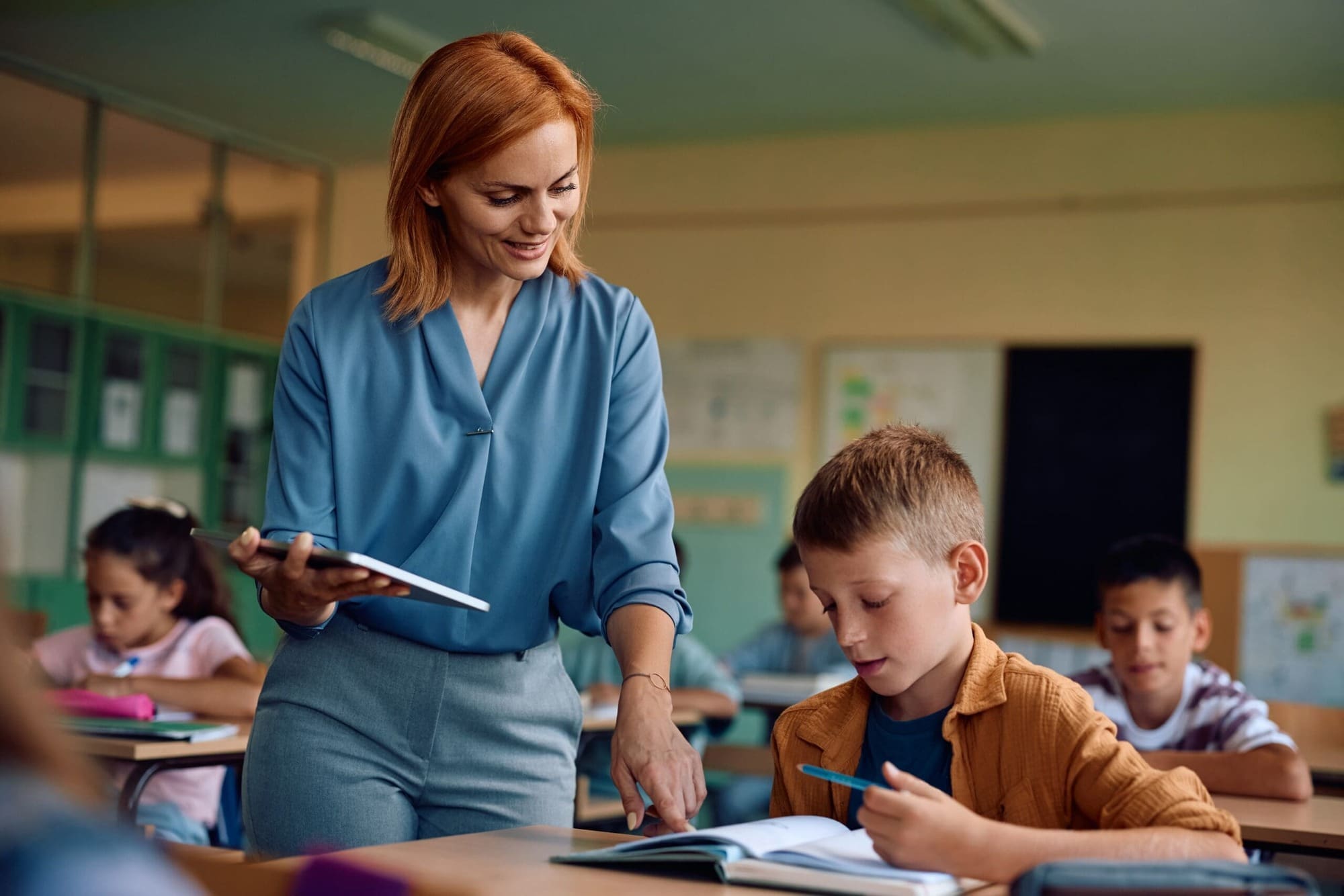 Teachers assisting dyslexic students Teachers assisting dyslexic students