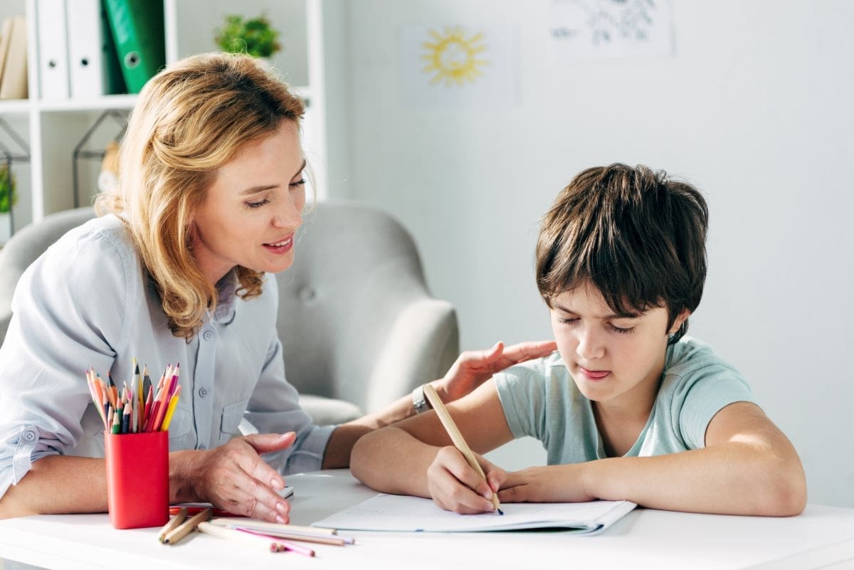 Training Programmes for Teachers to Better Assist Dyslexic Students