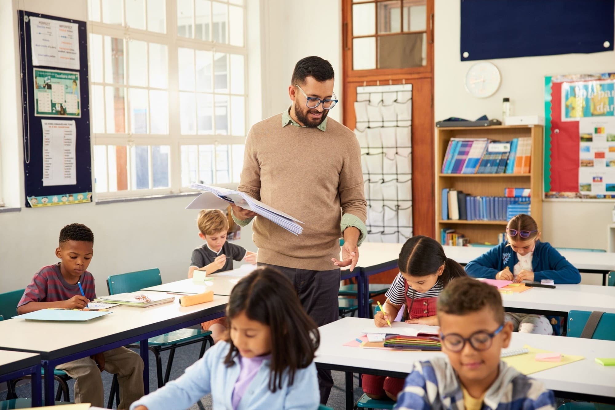 Displaying diverse visual material in class Displaying diverse visual material in class