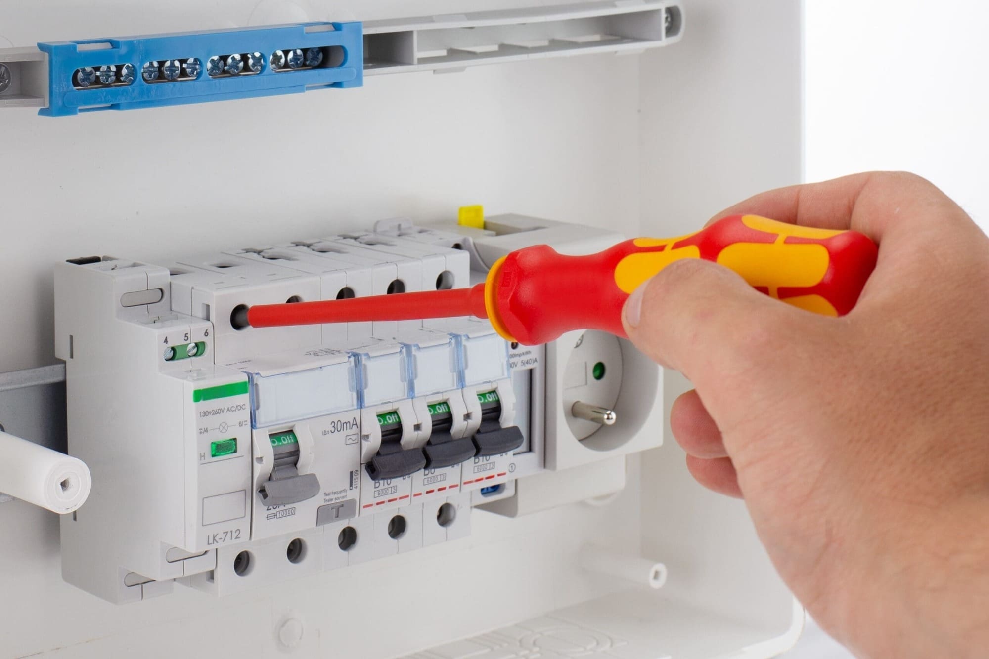Modern circuit breakers Modern circuit breakers